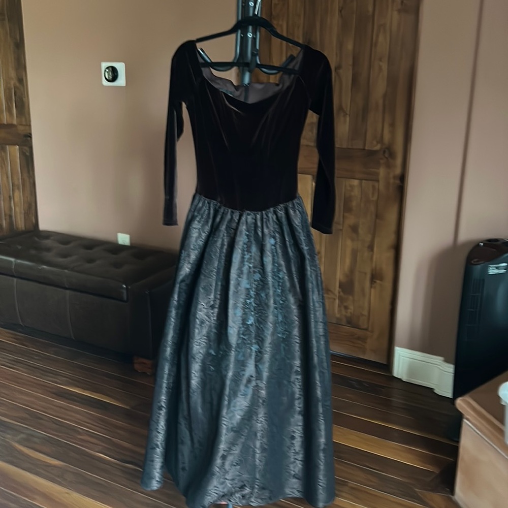 Gorgeous Jessica McClintock evening Gown .